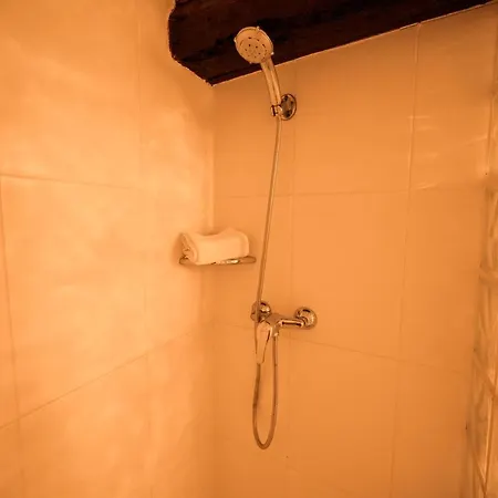 Apartaments Can Lo Rupit شقة *