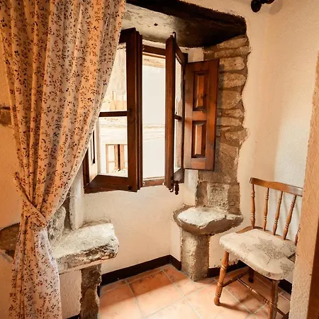 Apartaments Can Lo Rupit شقة *